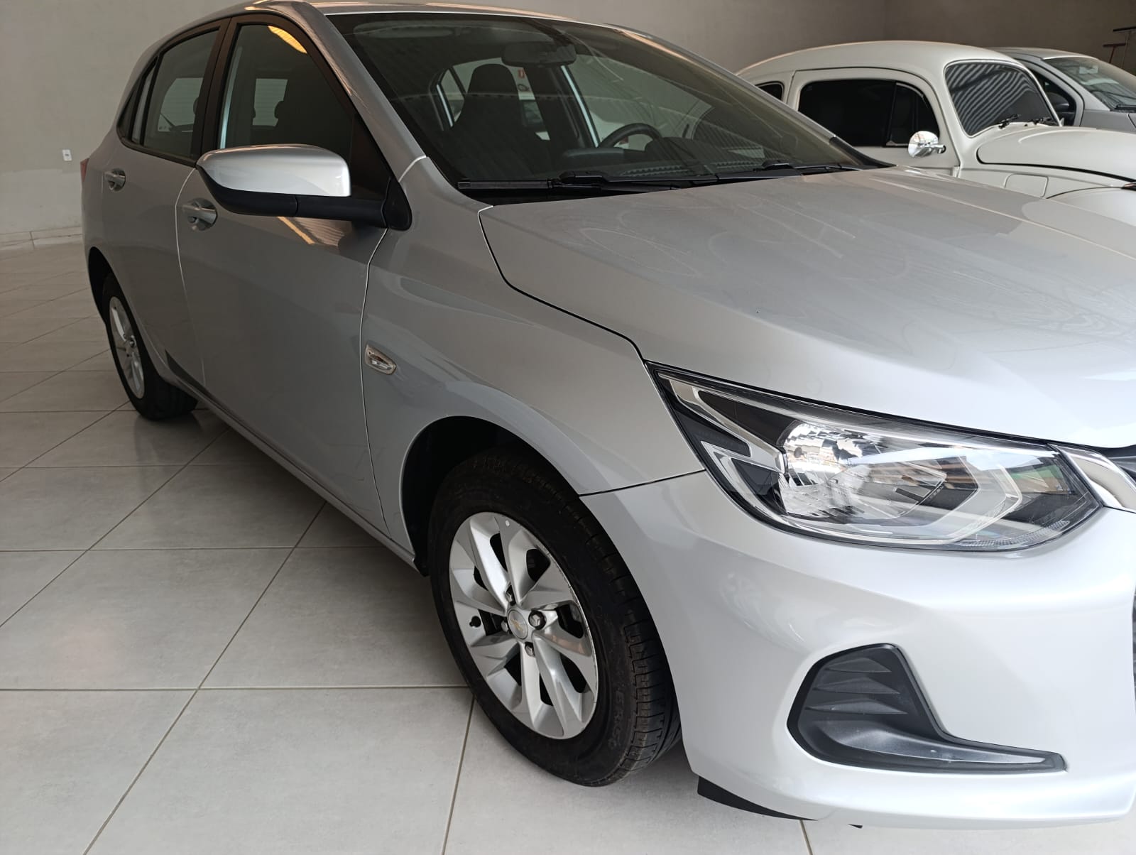 Chevrolet Onix Joy 1.0 - Foto 2